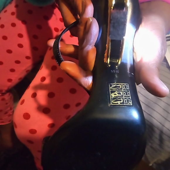 Shoes - Picture 4 of 6